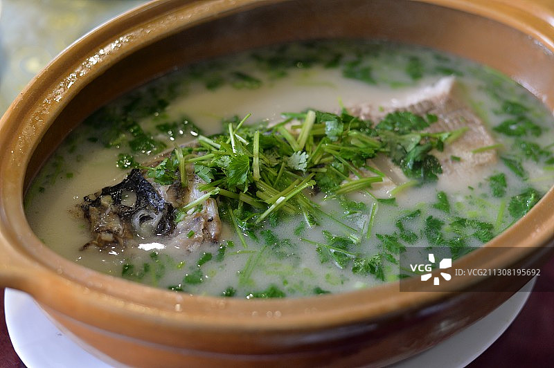 江苏常州溧阳美食——天目湖砂锅鱼头图片素材
