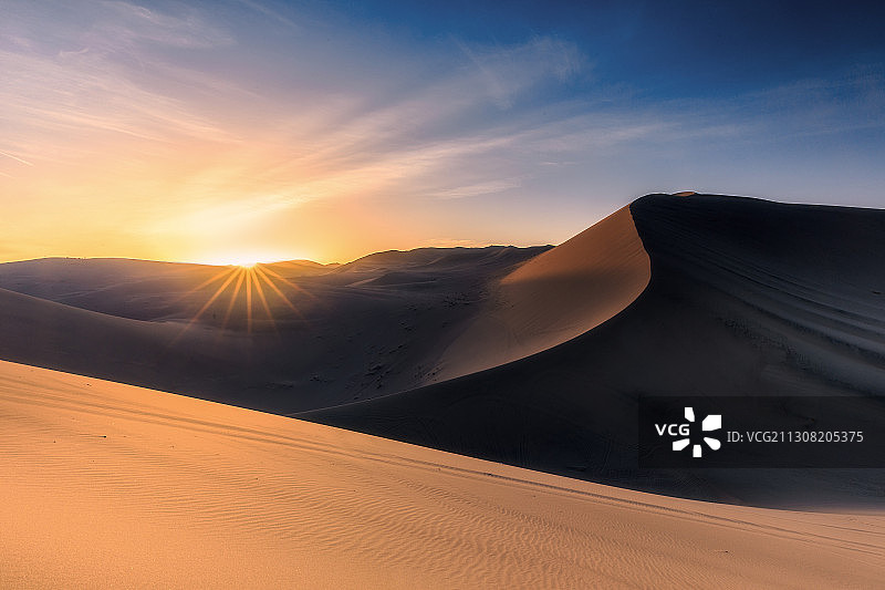 甘肃敦煌鸣沙山风光图片素材