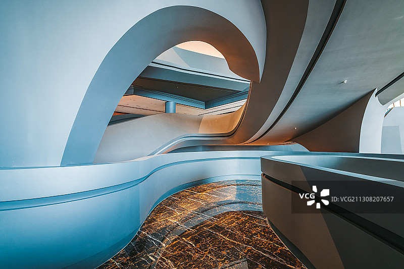 河南郑州地标建筑郑州大剧院建筑内部楼梯过道场景图片素材