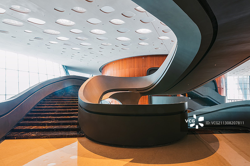 河南郑州地标建筑郑州大剧院建筑内部楼梯过道场景图片素材