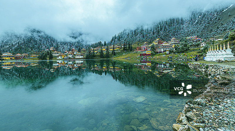 四川新龙县措卡湖图片素材