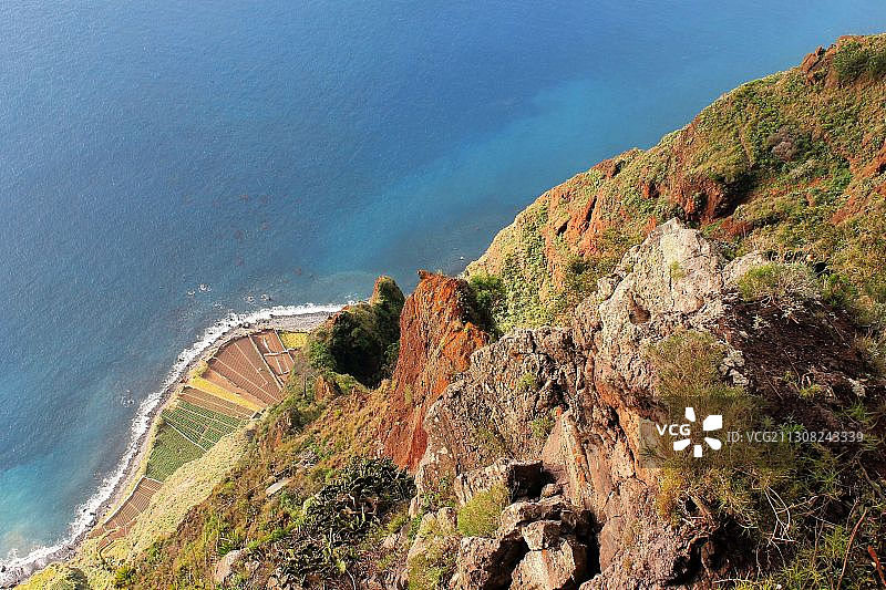 俯视视角：葡萄牙马德拉海滩图片素材