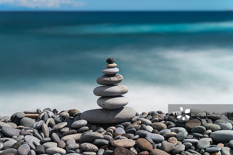 西班牙加那利群岛海滩鹅卵石堆叠特写图片素材