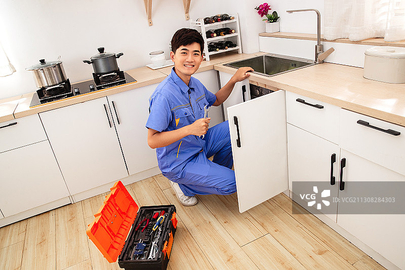 青年维修工图片素材