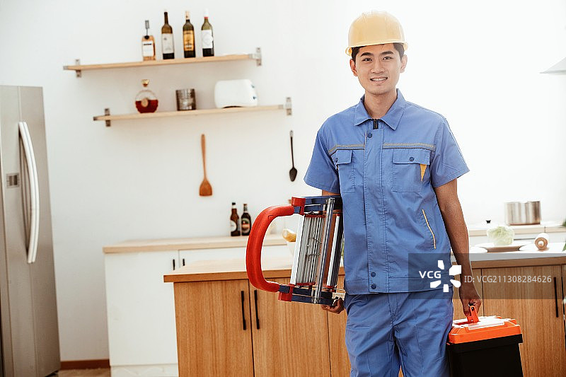 青年维修工图片素材