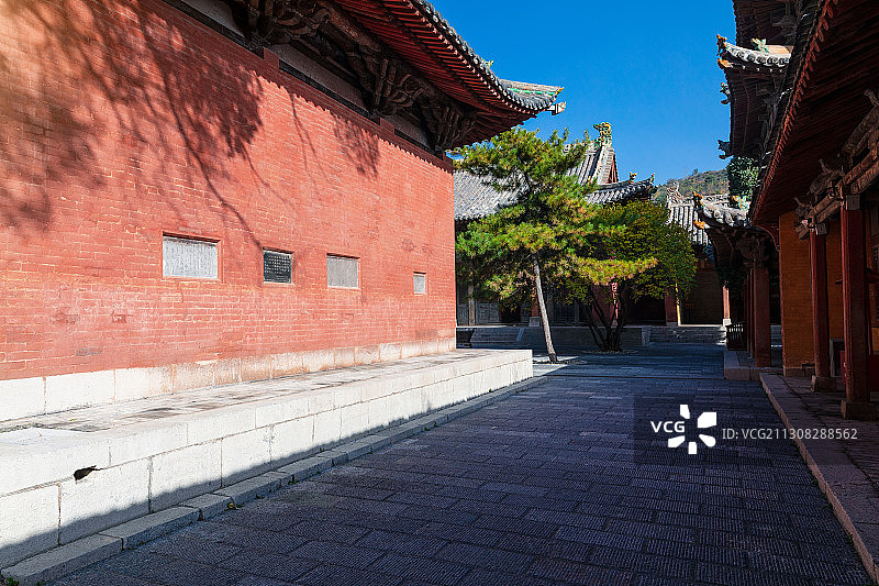 山西晋祠公园古建筑阳光光影年代感图片素材