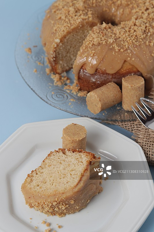 巴西圣保罗瓜鲁柳斯桌上的盘装甜点特写图片素材