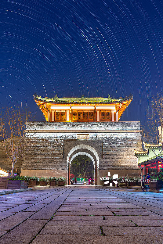 东街古楼星轨图片素材
