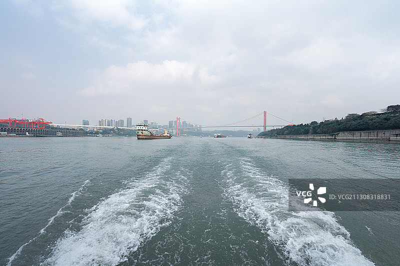 重庆 寸滩 长江江面 轮渡上图片素材