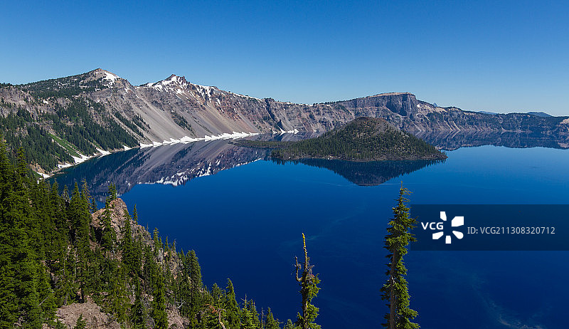 火山口湖国家公园的湖光山色图片素材