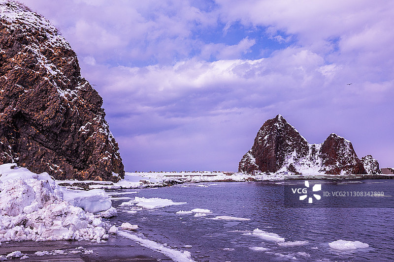 亚洲日本北海道的知床县吕宇登海边银装素裹图片素材