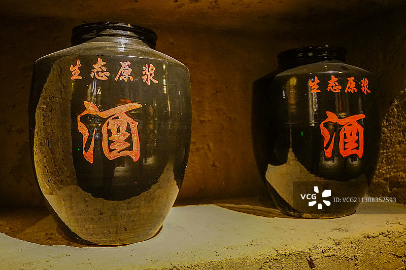 酒窖里的藏酒老酒图片素材