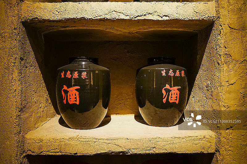 酒窖里的藏酒老酒图片素材