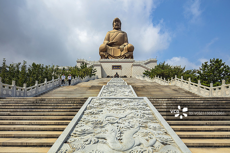 威海石岛赤山风景区赤山明神图片素材
