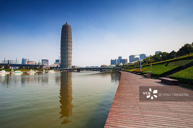 河南省郑州艺术中心如意湖图片素材