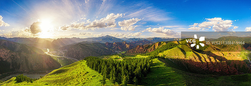 中国甘肃省天祝县蓝天绿水青山自然风景超广角宽幅全景航拍图片素材