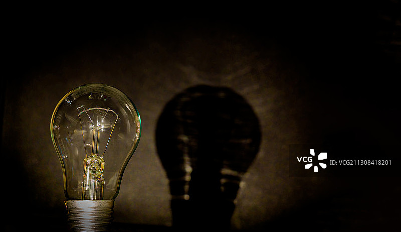 美国暗室中的灯泡特写图片素材