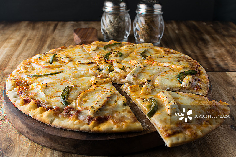 桌上的披萨特写，德里，印度图片素材