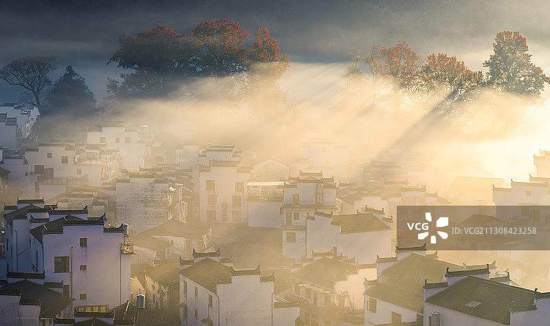 晨雾下的石城村图片素材