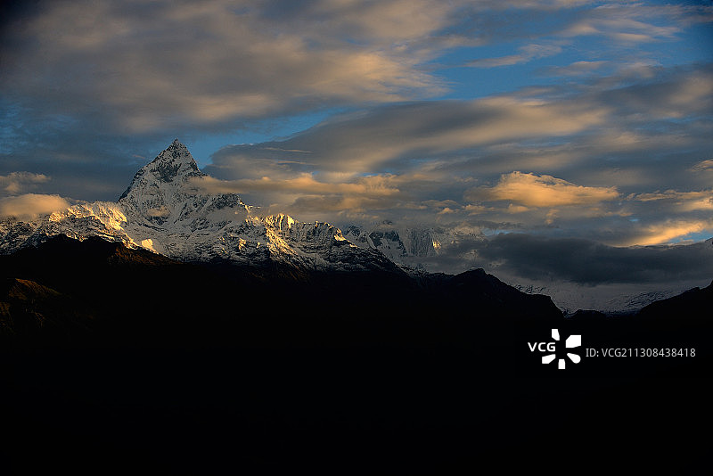 鱼尾峰日出图片素材