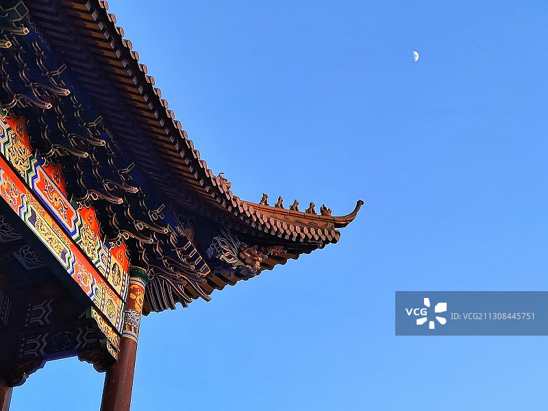 檐牙高啄月牙儿图片素材