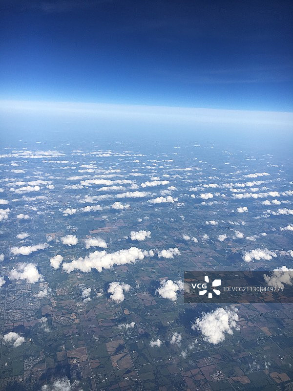 美国爱荷华州天空下的风景航拍图片素材