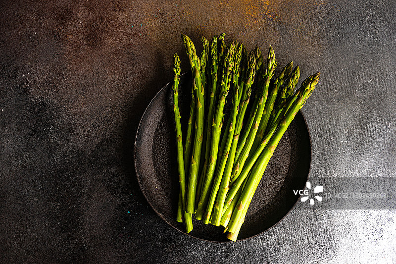 餐盘中蔬菜俯视图图片素材