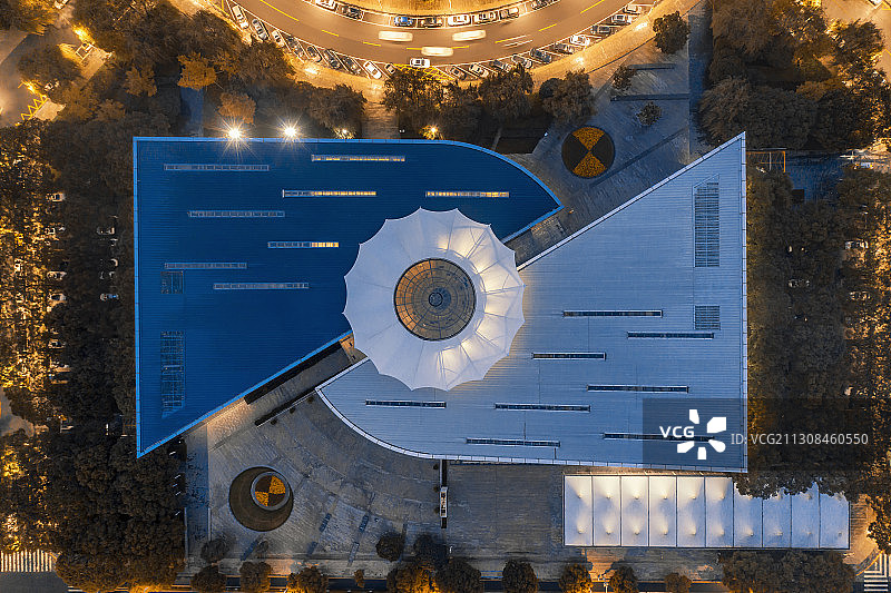 夜幕下的苏州园区人才市场图片素材