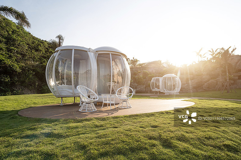 透明圆形玻璃阳光房图片素材