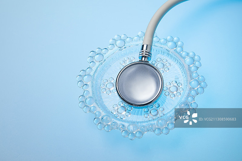 听诊器与病毒符号图片素材