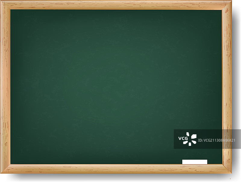 绿色黑板上的木制桌子和粉笔图片素材