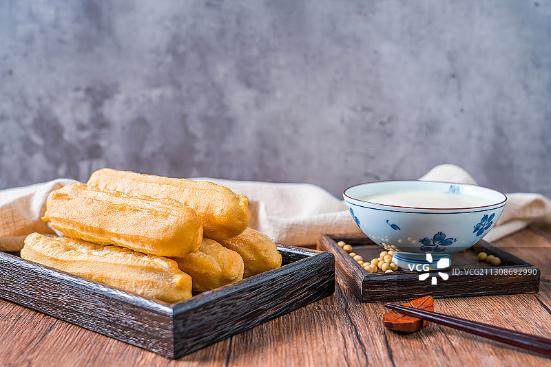 中国传统早餐油条豆浆图片素材