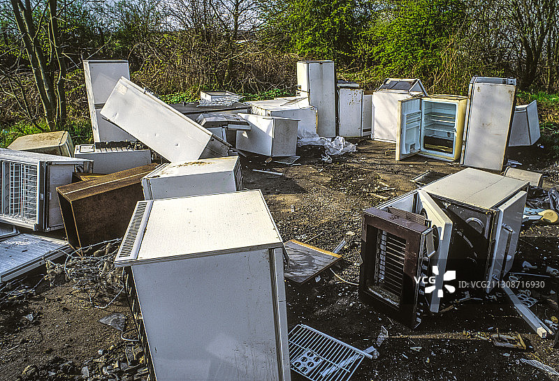 废弃的冰箱和冷柜图片素材