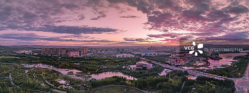 霞光映照下的草原明珠锡林浩特图片素材