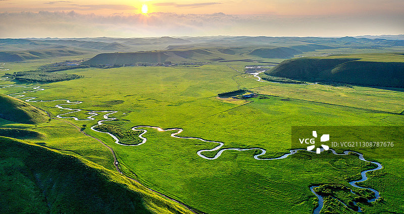 百转千回的归流河图片素材