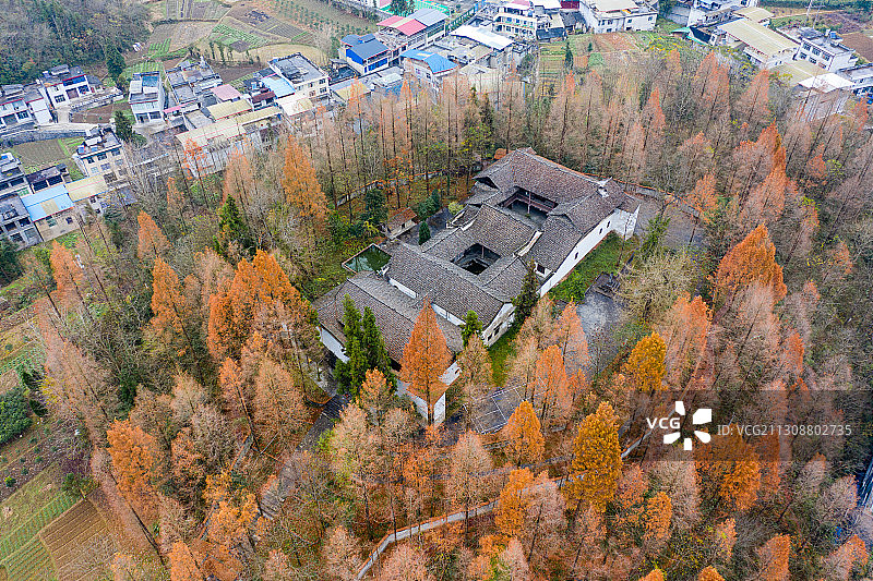 航拍深秋的湖北恩施利川团堡石龙寺图片素材