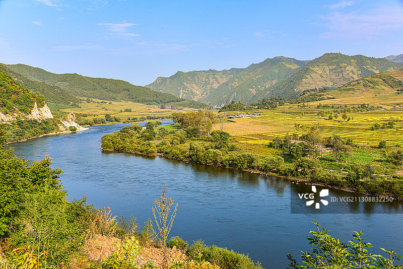 临江-长白骑行路上看鸭绿江和朝鲜图片素材