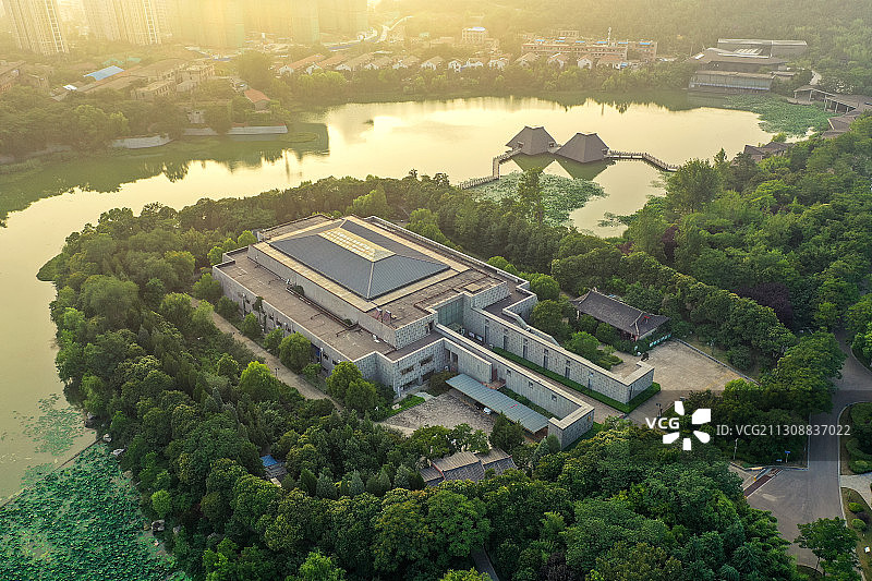 暮光中的楚王陵+江苏省徐州市云龙区汉文化景区图片素材