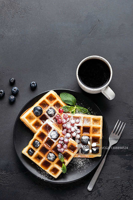 俄罗斯，桌子上供应的早餐俯视图图片素材