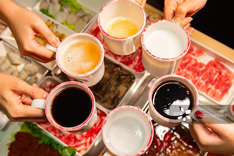 火锅 烧烤 鸳鸯锅 菌汤 毛肚 鸭肠 鲜腰片 嫩牛肉 肥牛图片素材