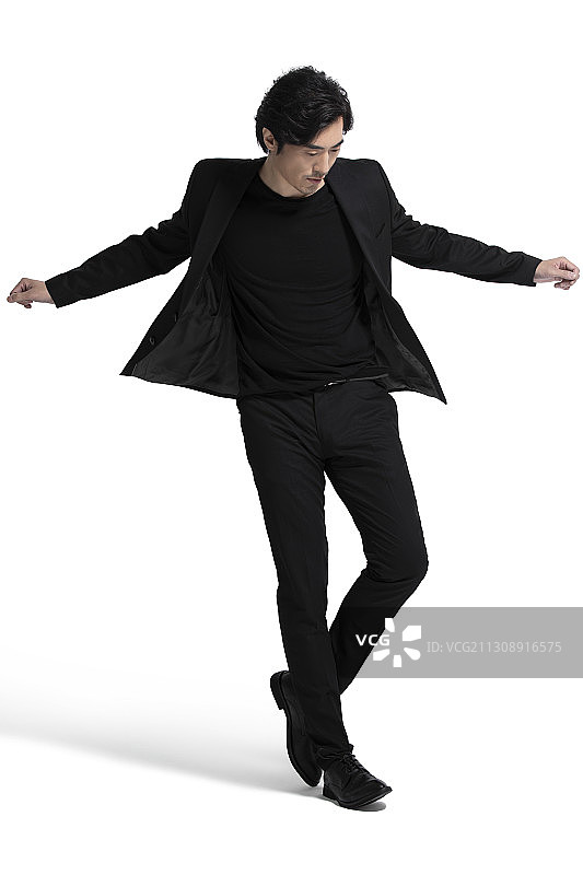 棚拍时尚的中年男子图片素材