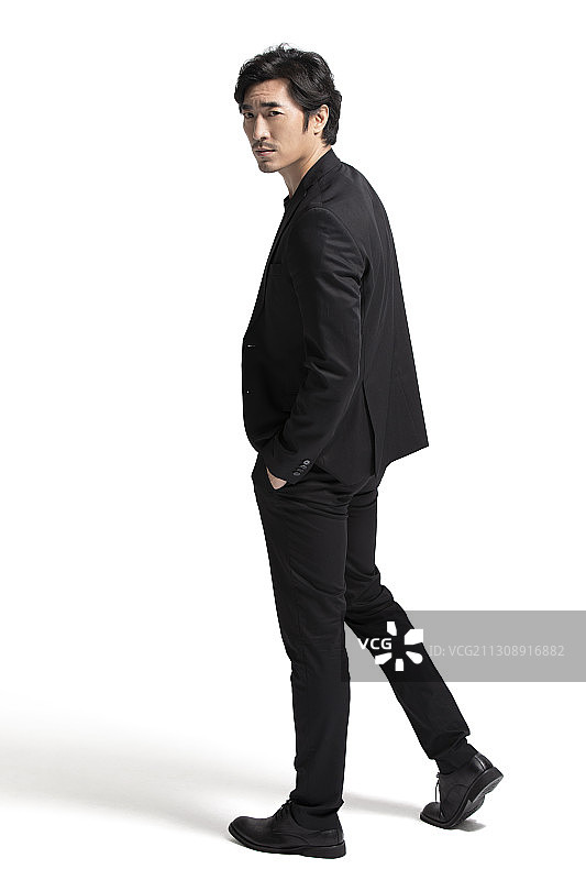 棚拍时尚的中年男子图片素材