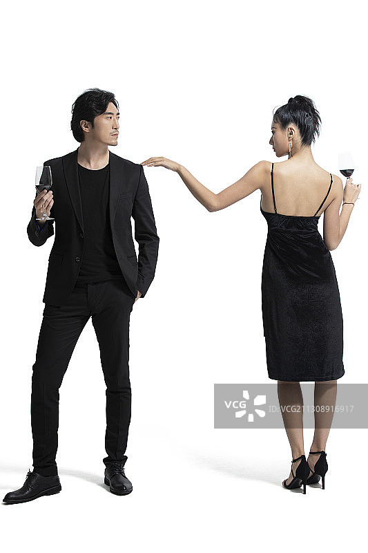 浪漫情侣品尝红酒图片素材