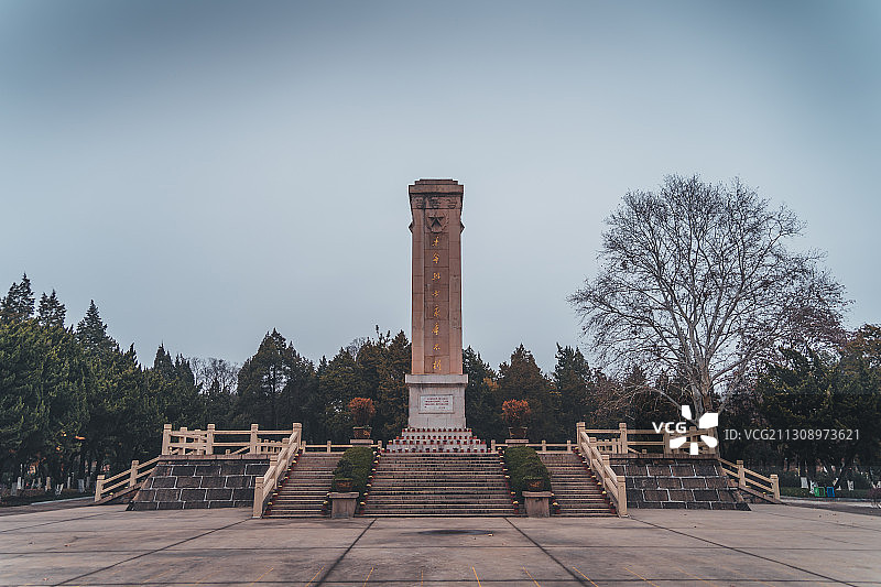 烈士陵园纪念碑+江苏省盐城市亭湖区人民公园图片素材