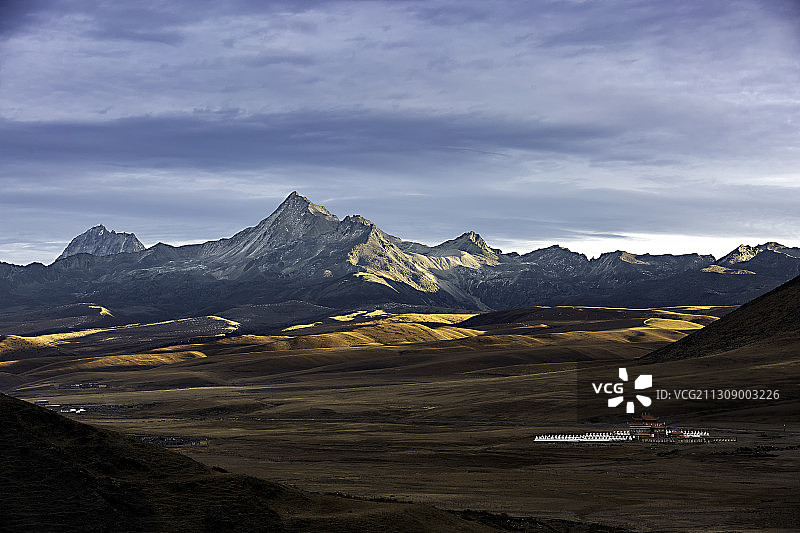 青绕神山图片素材