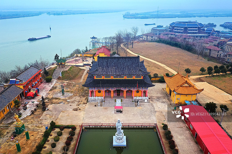 淮河江畔安淮寺+江苏省淮安市洪泽区老子山镇图片素材
