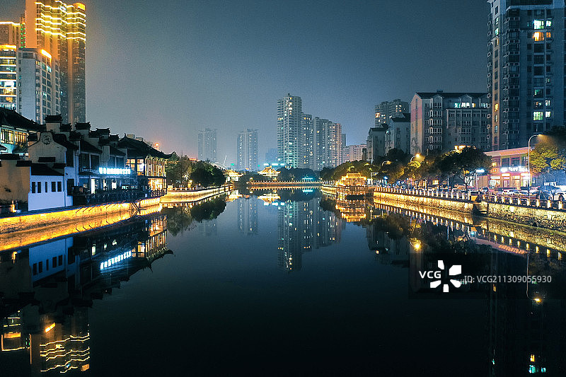 运河两岸的夜色+江苏省常州市钟楼区篦箕巷图片素材
