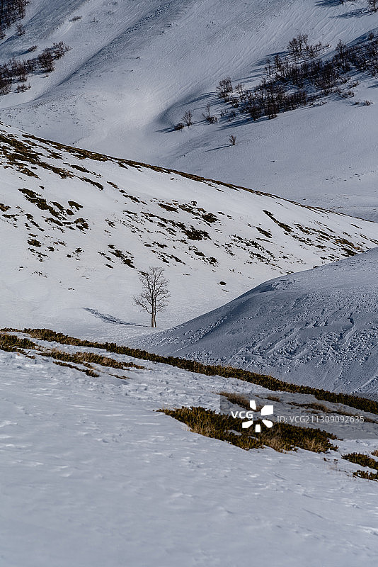意大利阿布鲁佐雪原美景图片素材