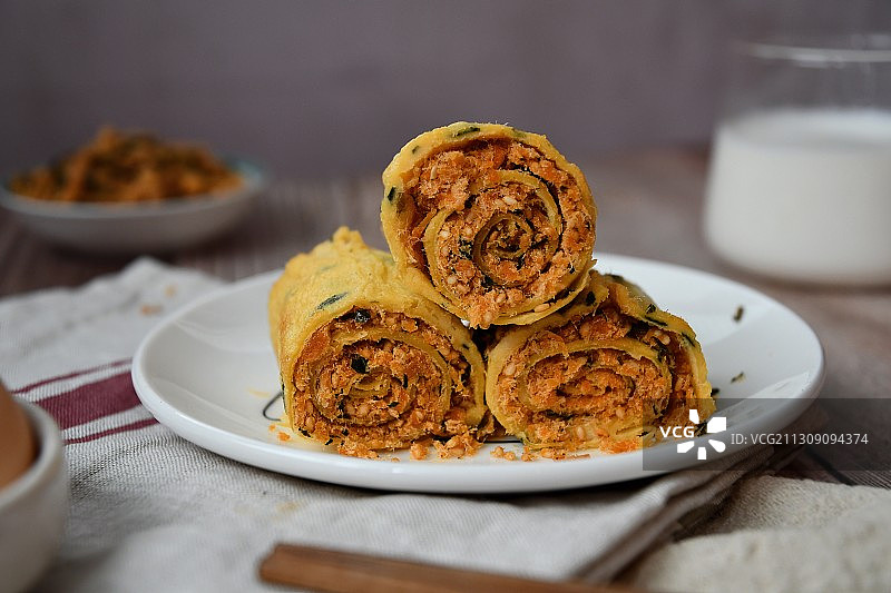 早餐-海苔肉松鸡蛋卷图片素材