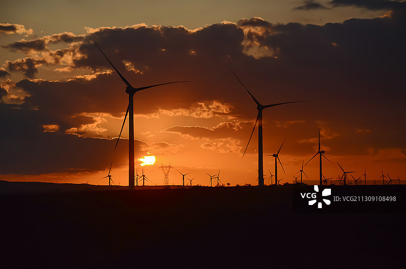 中国河北省张北草原天路风车落日图片素材